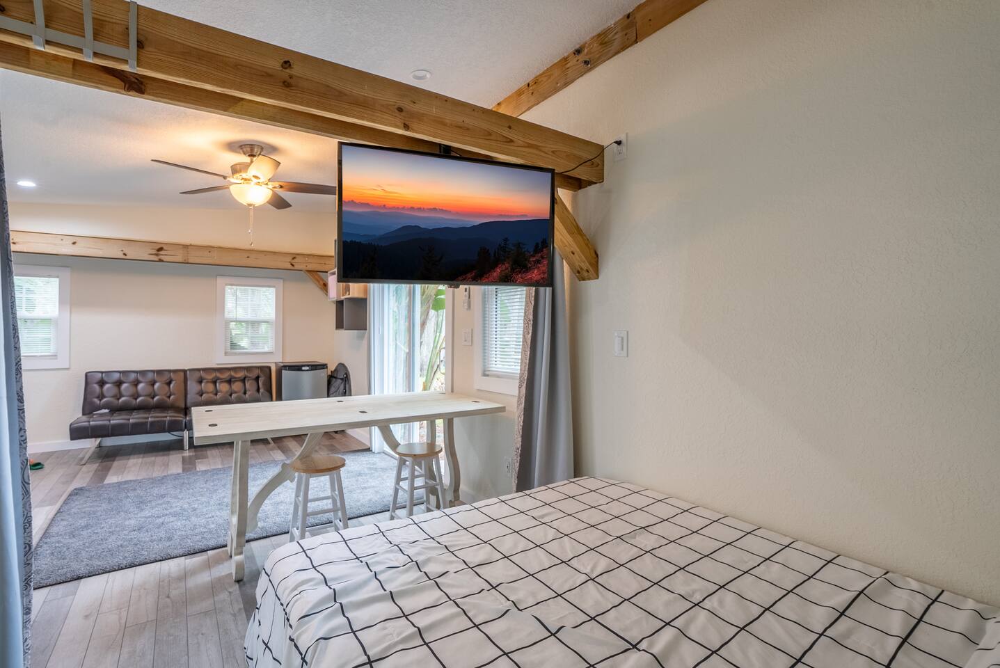 Lakefront Studio | Cozy | Stunning Views