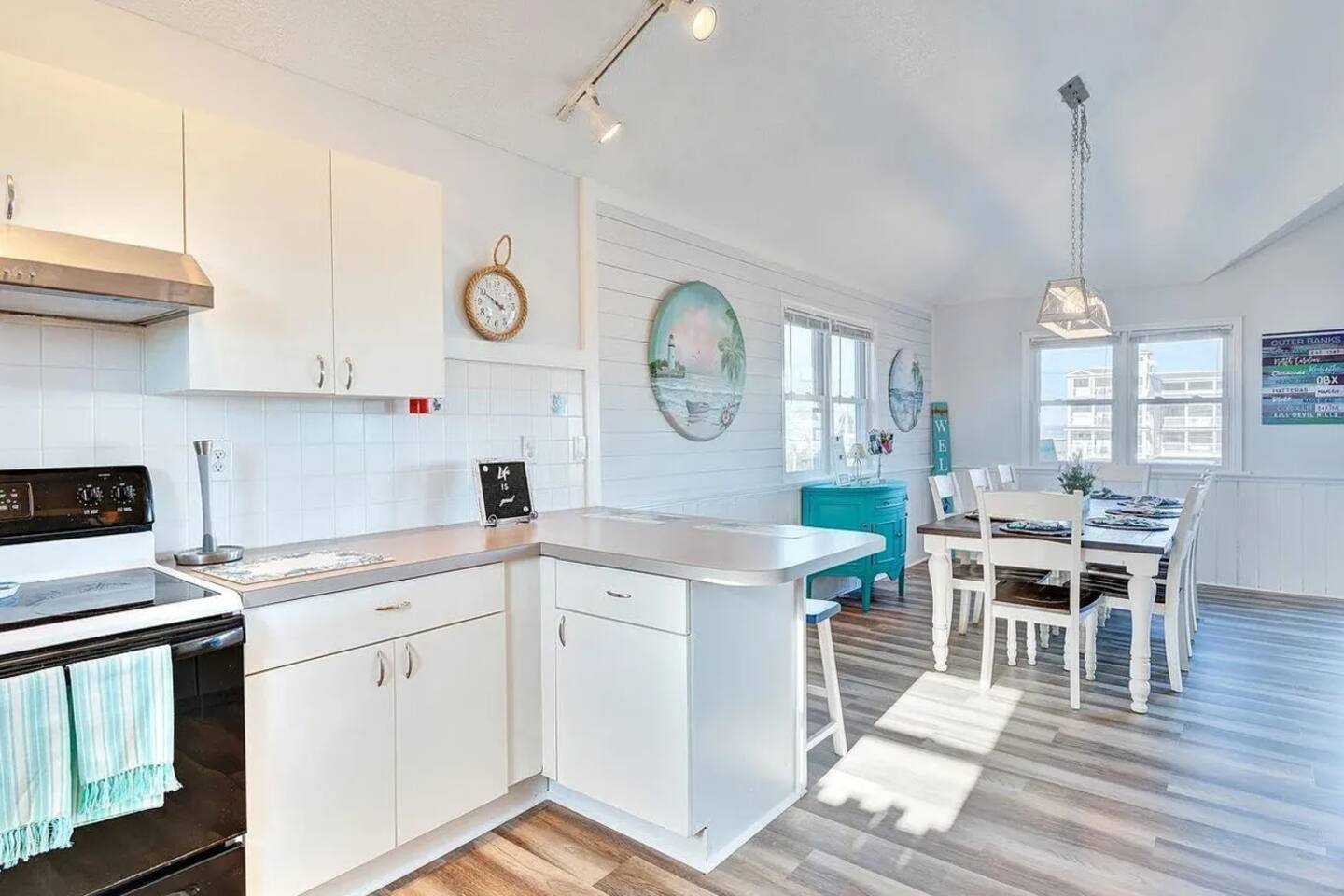 Ocean Views | 2nd Row OBX Retreat | Sleeps 10