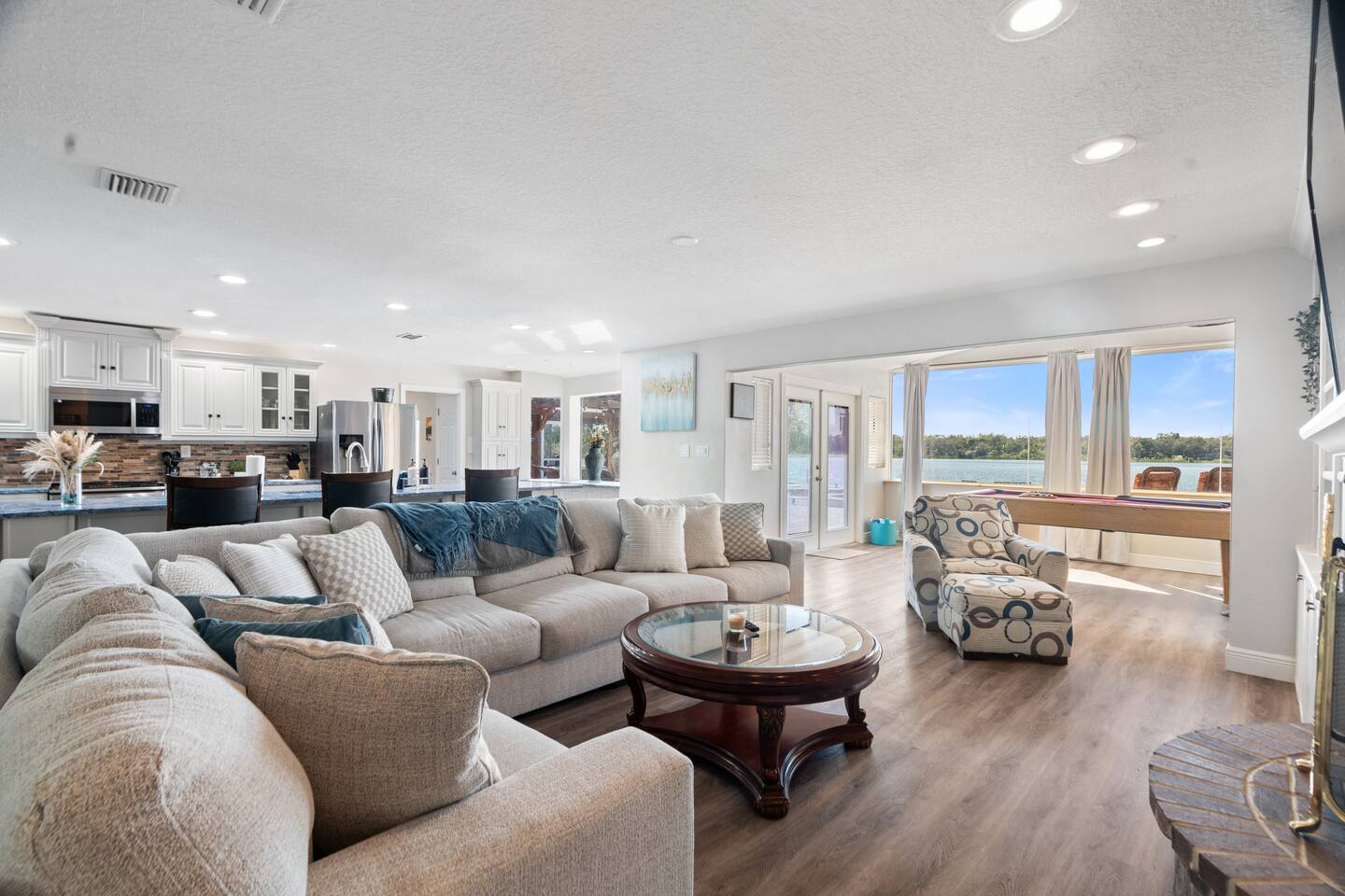 Luxury Hideaway | Lakefront | Mini Golf + More!