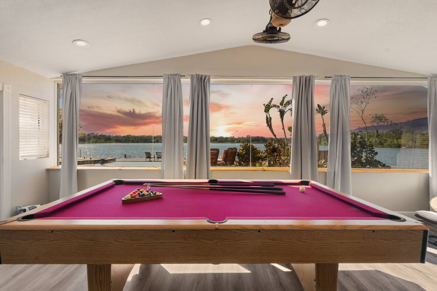 Luxury Hideaway | Lakefront | Mini Golf + More!