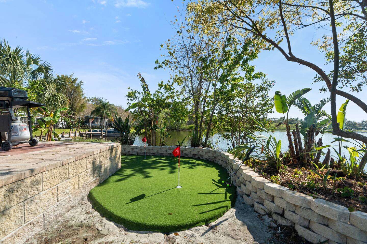 Luxury Hideaway | Lakefront | Mini Golf + More!