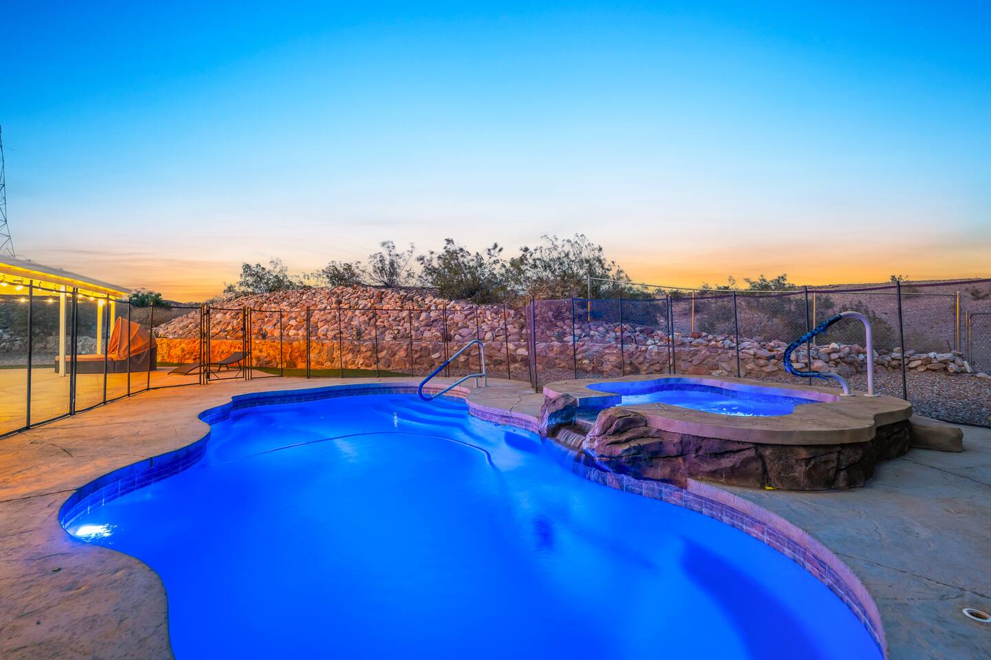 Mins to Laughlin | Pool | Spa | Playground | BBQ