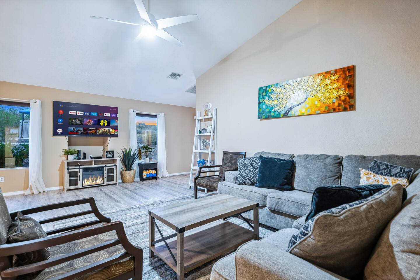 Mins to Laughlin | Pool | Spa | Playground | BBQ