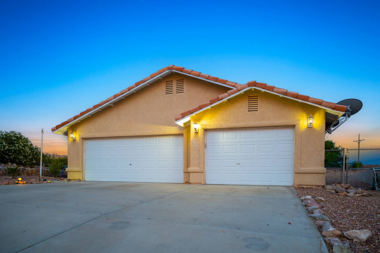 Mins to Laughlin | Pool | Spa | Playground | BBQ