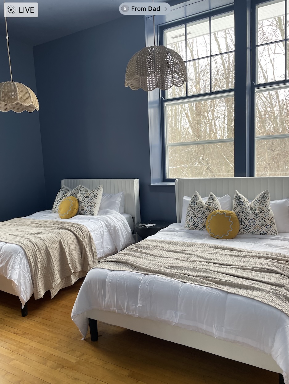 SchoolHouse now Lux BNB! Gym, Sauna, HotTub, GameRoom