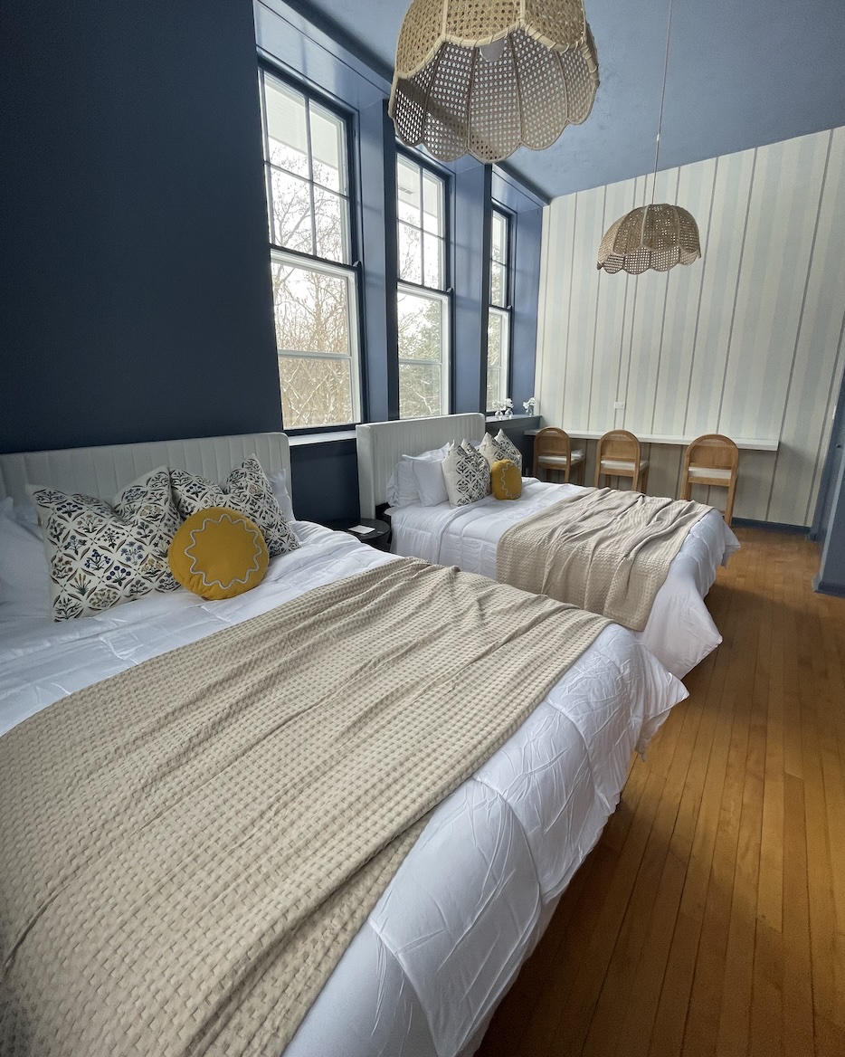 SchoolHouse now Lux BNB! Gym, Sauna, HotTub, GameRoom