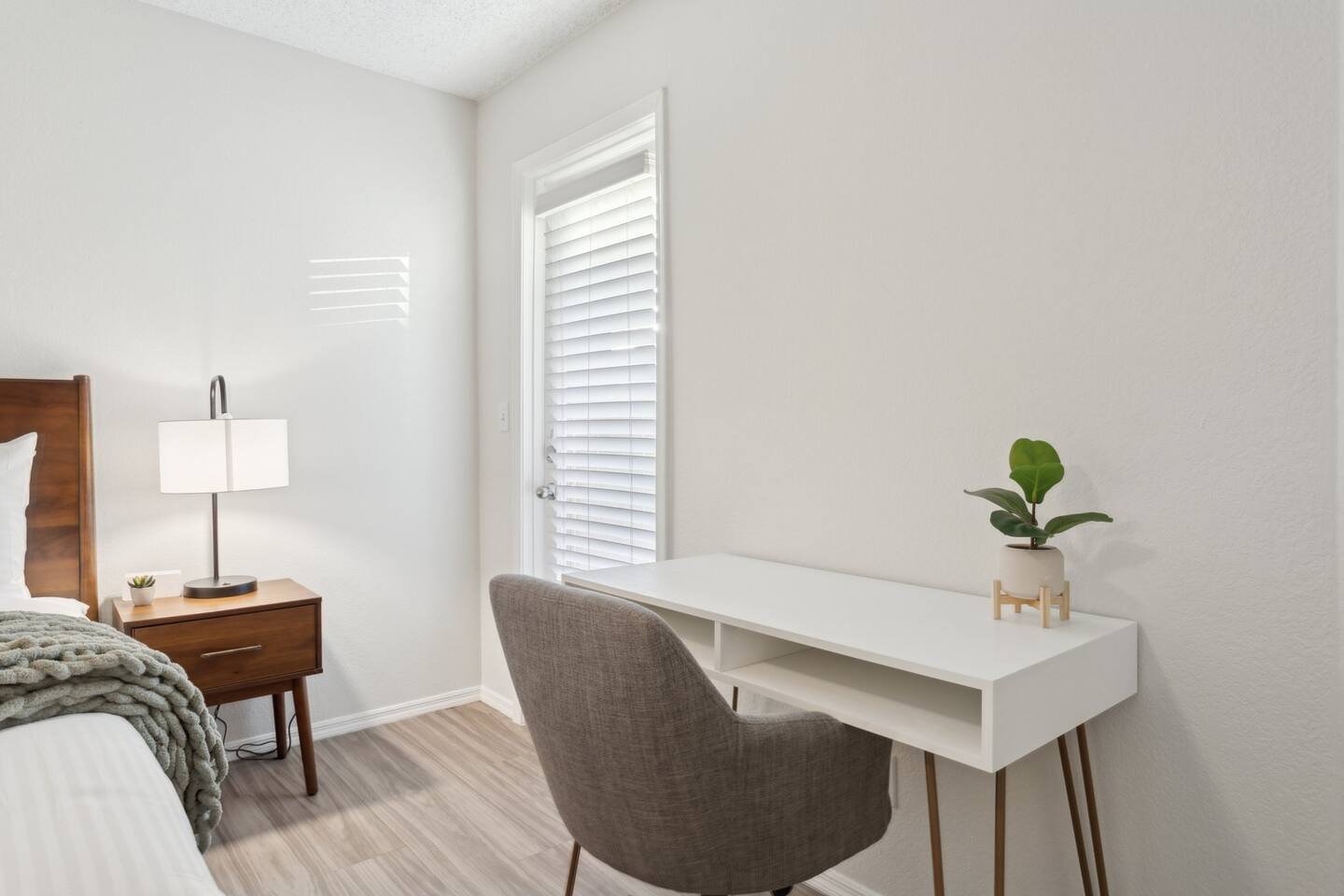 2BR in Paradise Valley