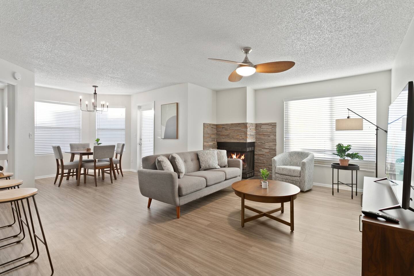 2BR in Paradise Valley