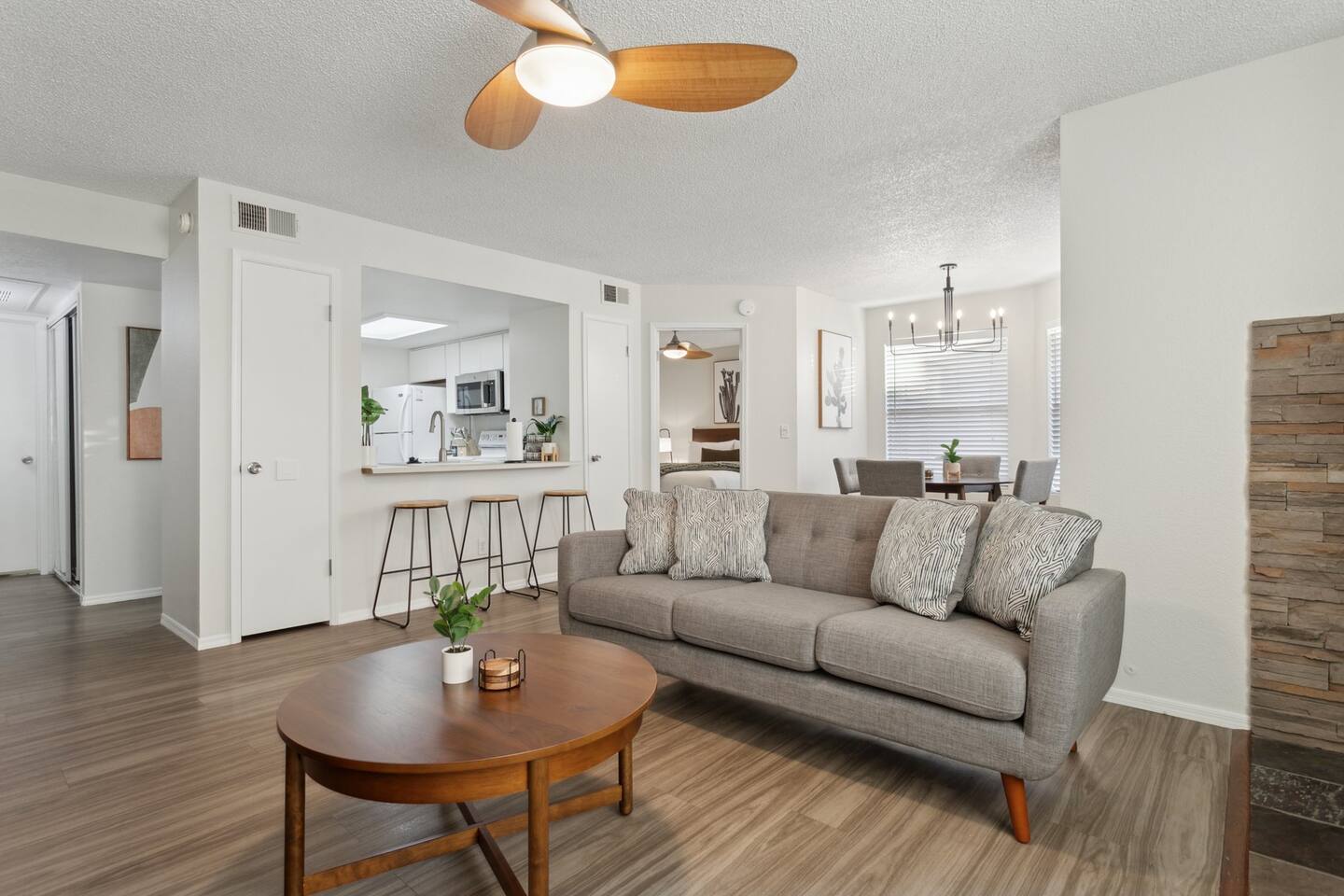 2BR in Paradise Valley