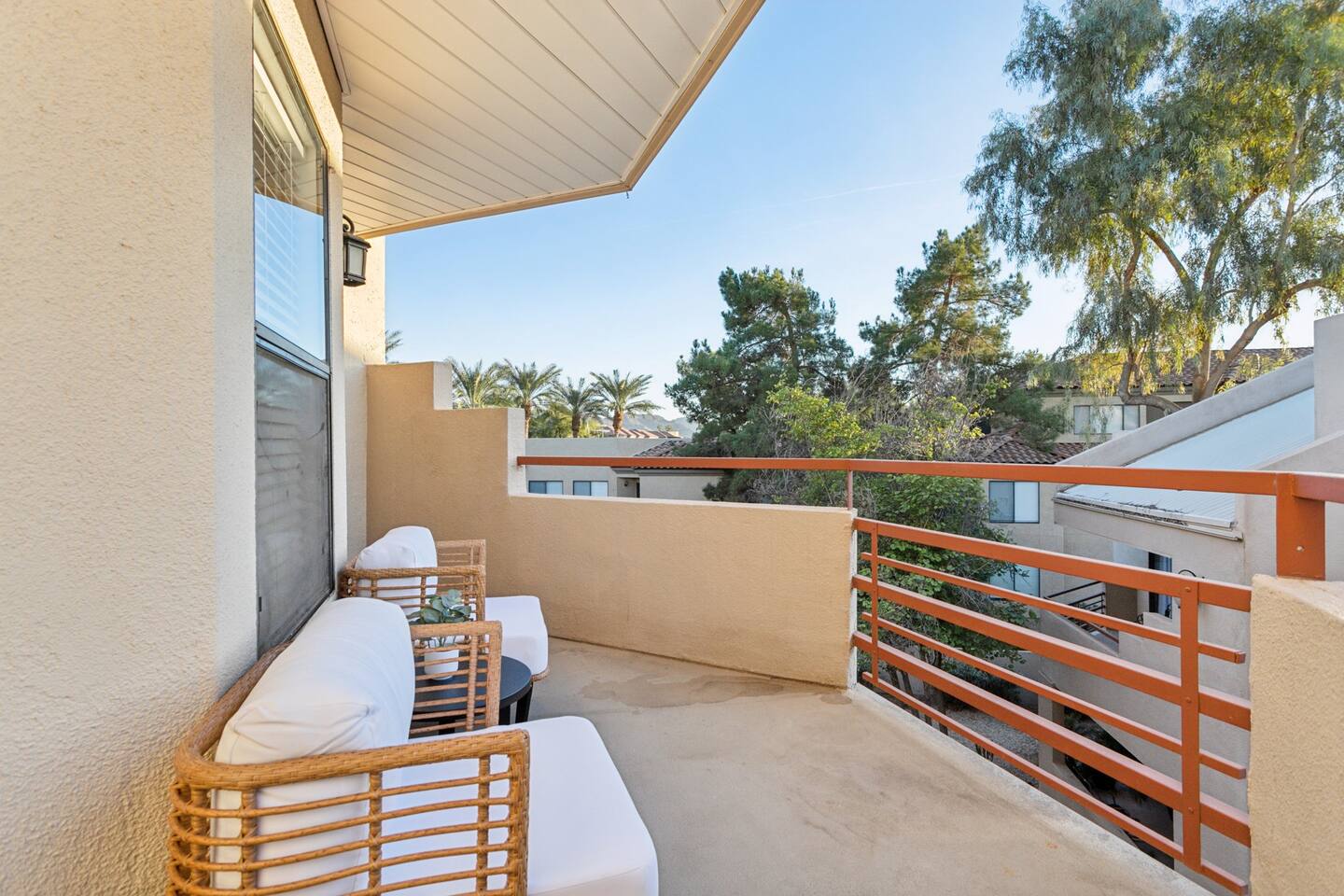 2BR in Paradise Valley