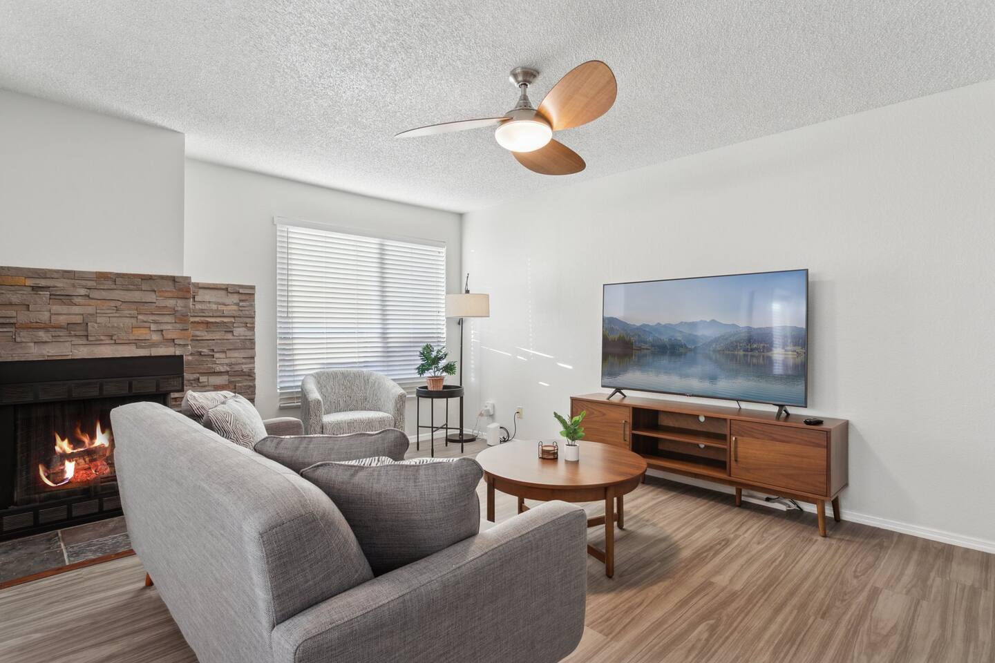 2BR in Paradise Valley