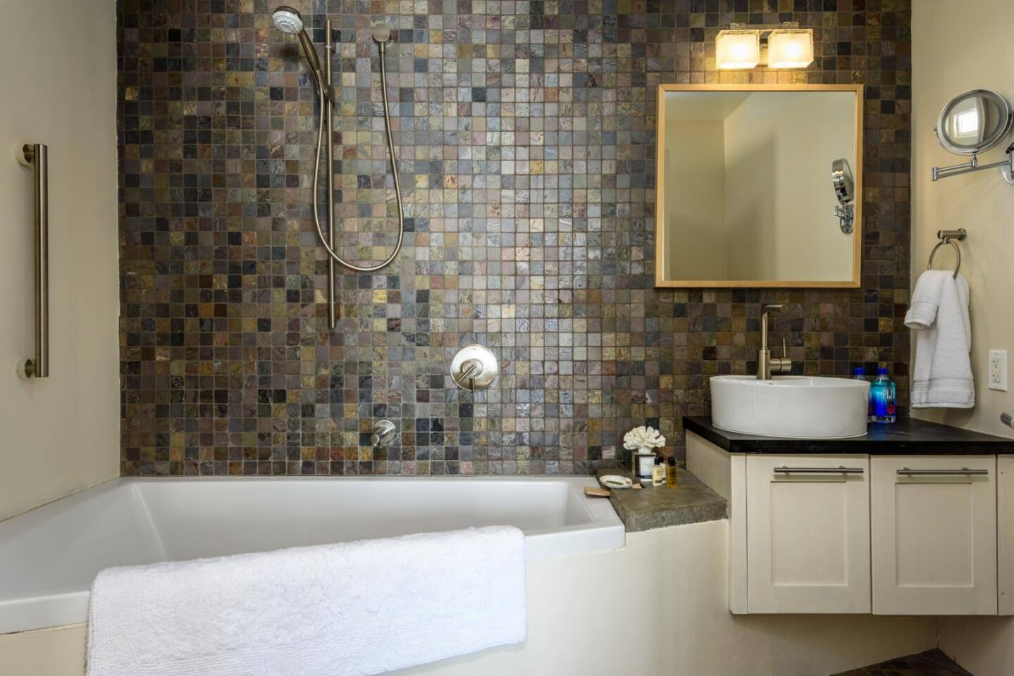 Wave House Oceanfront Queen Suite • Mavericks View