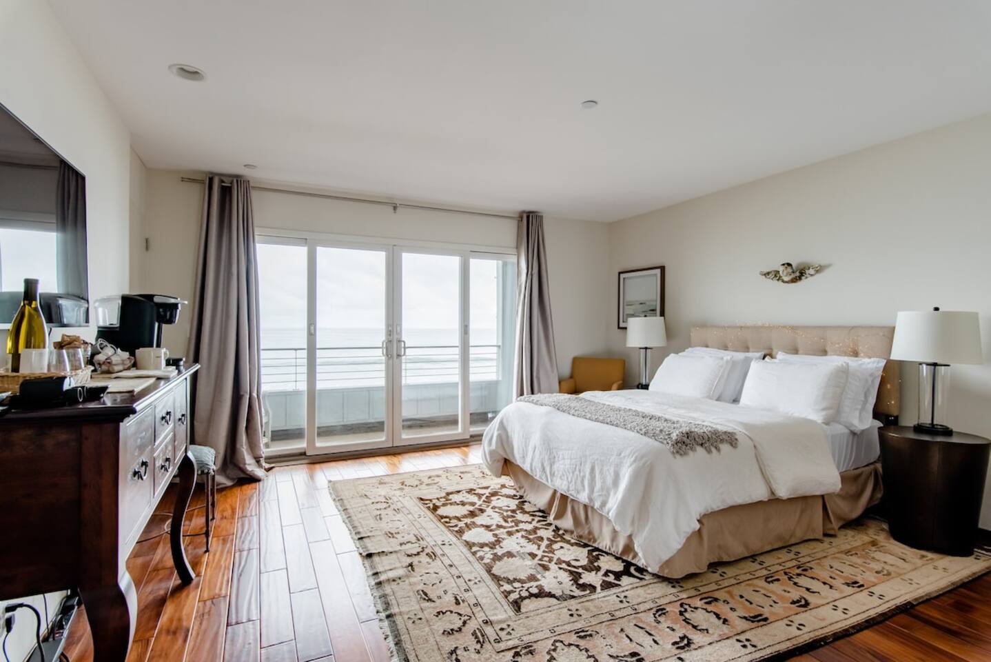 Wave House Oceanfront Queen Suite • Mavericks View