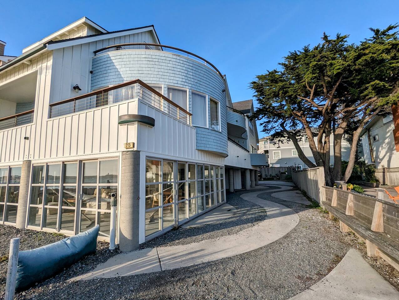 Wave House Oceanfront Queen Suite • Mavericks View