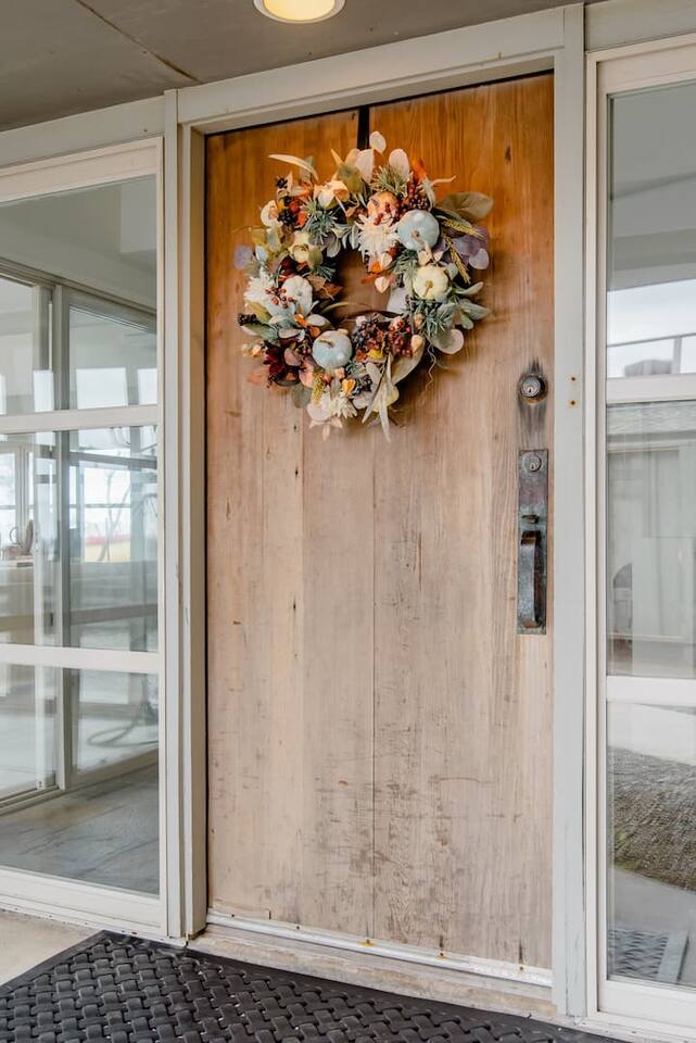 Wave House Oceanfront Queen Suite • Mavericks View