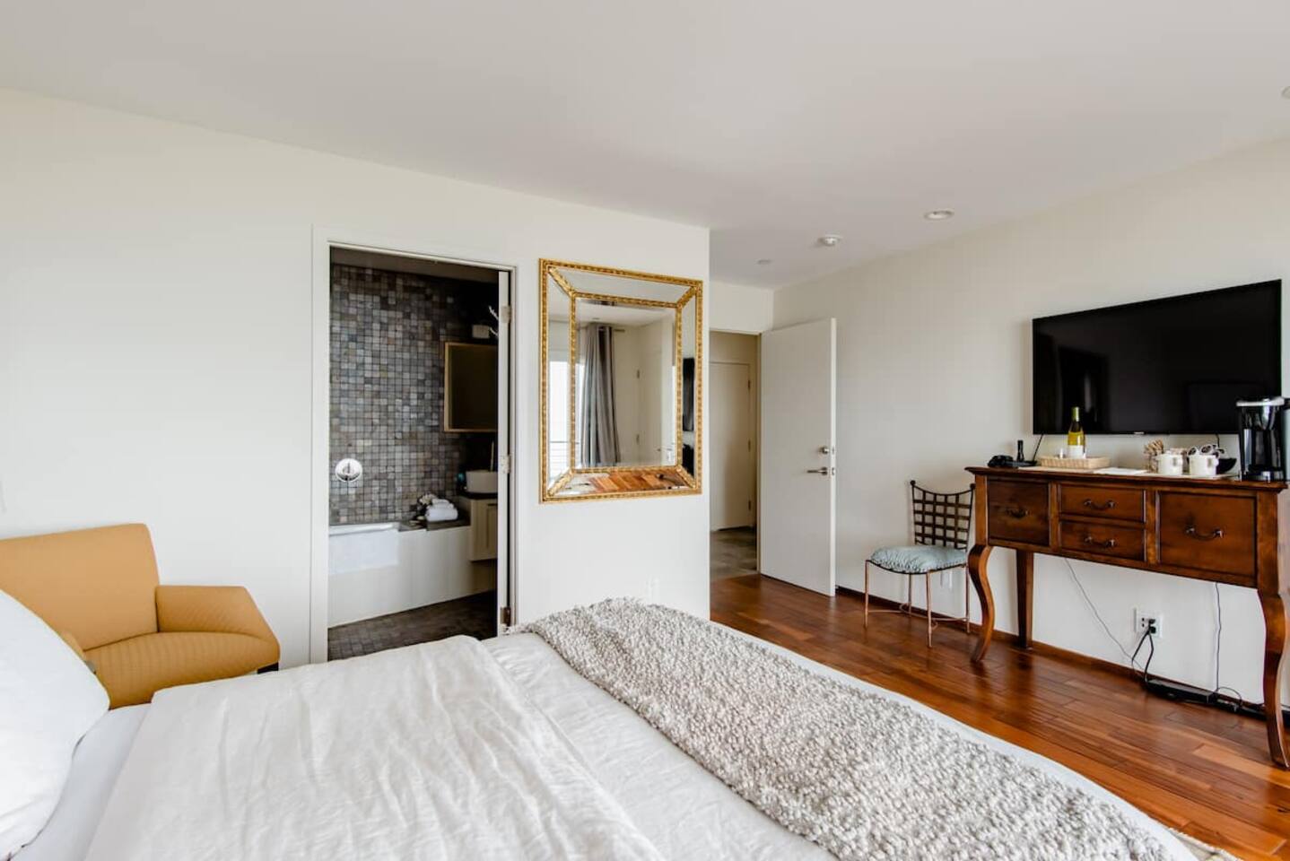 Wave House Oceanfront Queen Suite • Mavericks View