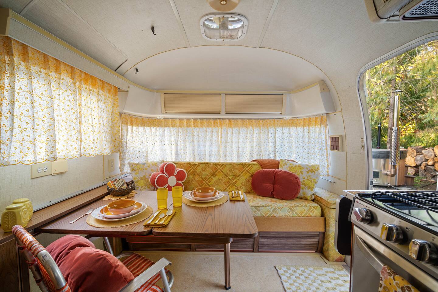 Camp Daisy - Airstream w/ Hot Tub