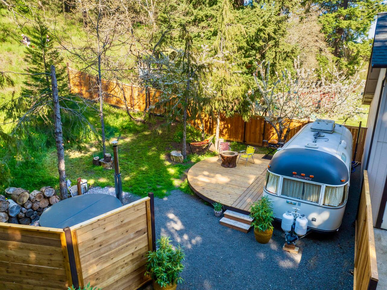 Camp Daisy - Airstream w/ Hot Tub