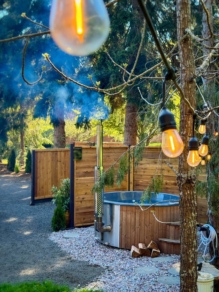 Camp Daisy - Airstream w/ Hot Tub