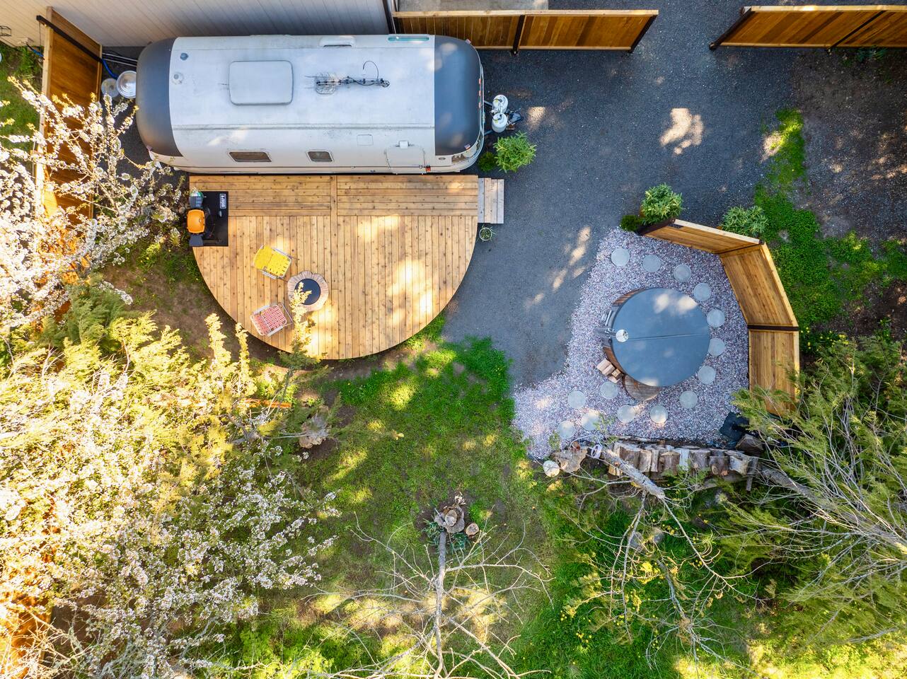 Camp Daisy - Airstream w/ Hot Tub