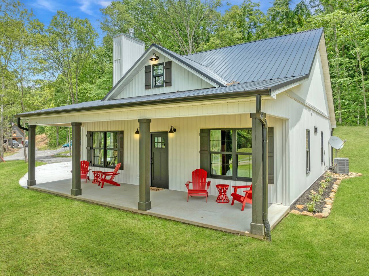 Private River * Hot Tub*Fire Pit*Fishing*10 Acres