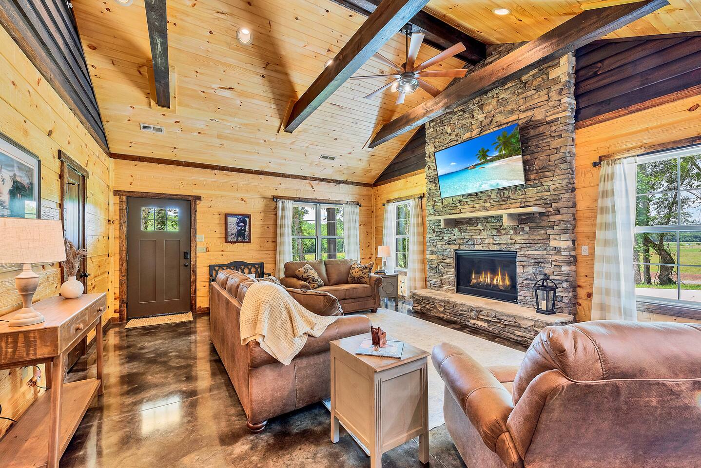 Private River * Hot Tub*Fire Pit*Fishing*10 Acres
