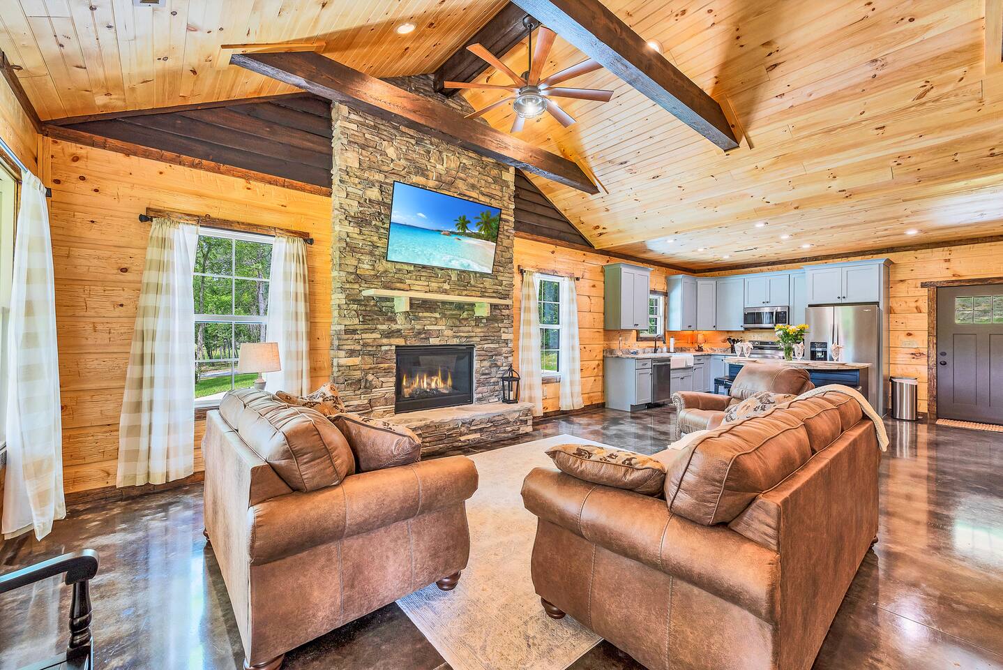 Private River * Hot Tub*Fire Pit*Fishing*10 Acres — Walland — vacation rental