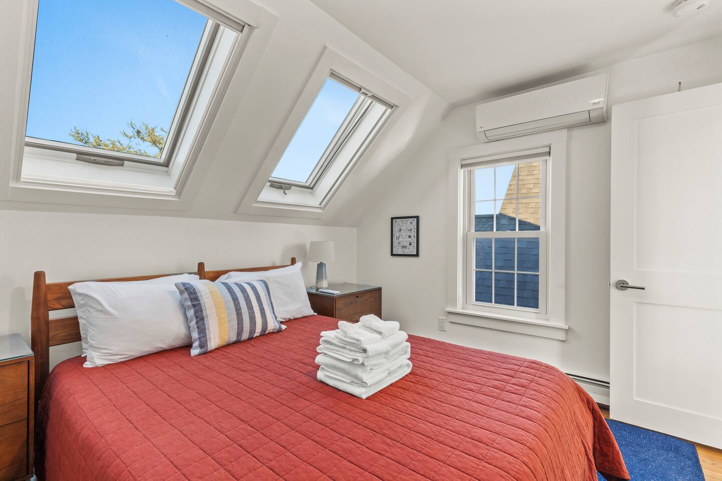West End Nest - Deck + Bayview + Parking | Sleep 4