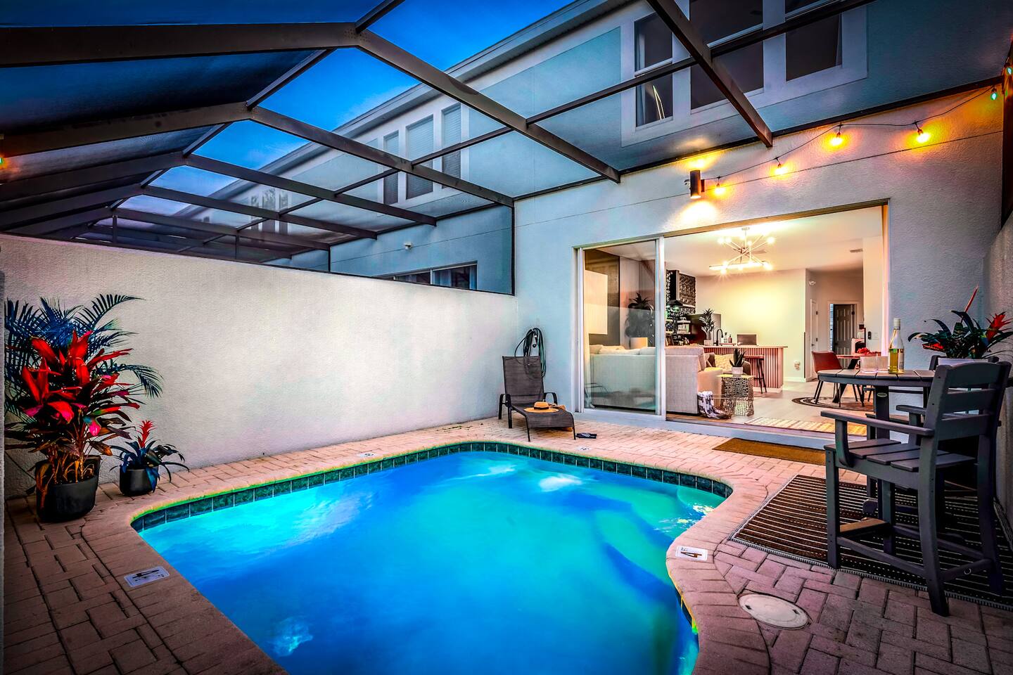 Heated pool-water park-minutes to parks