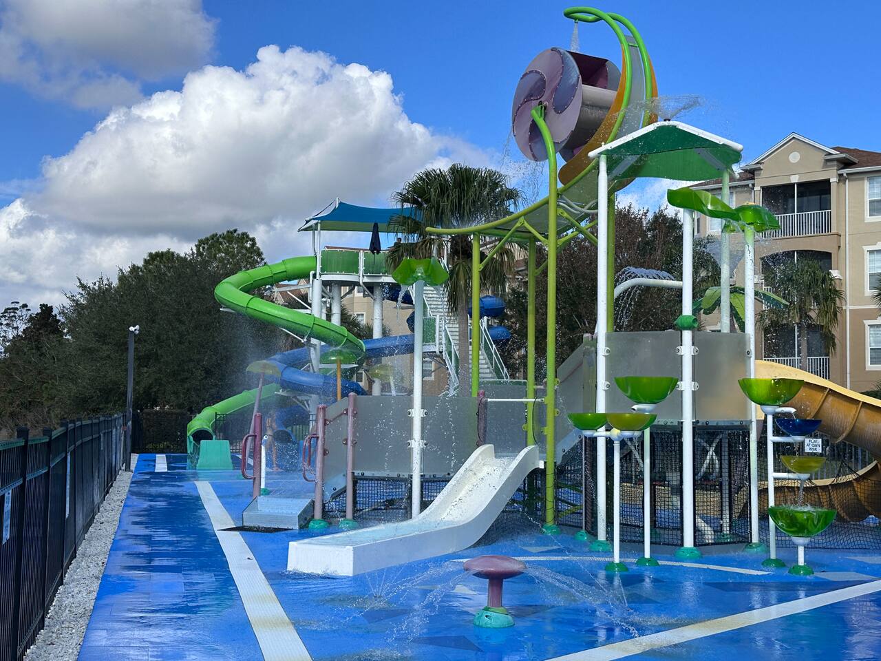 Heated pool-water park-minutes to parks
