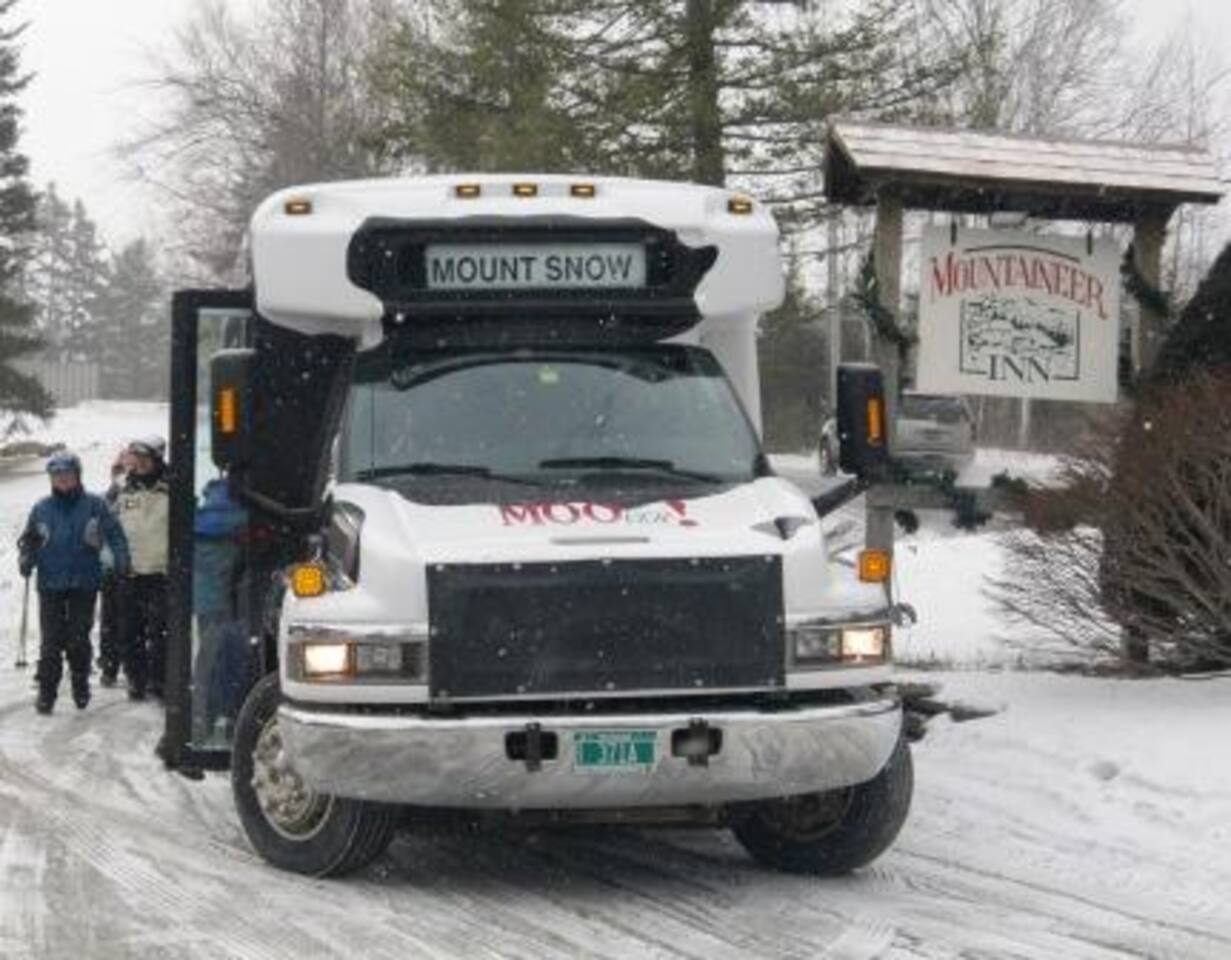 MT SNOW SKI BACK TRAIL FREE SHUTTLE Green Mountain Den