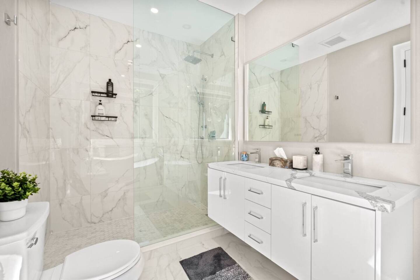 Luxe near High Park • 5BR w/ Theater & Game Room