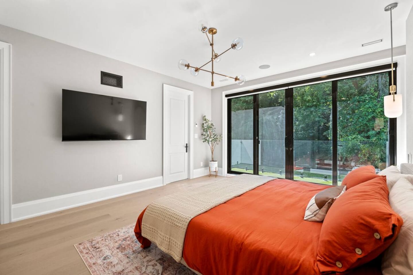 Luxe near High Park • 5BR w/ Theater & Game Room