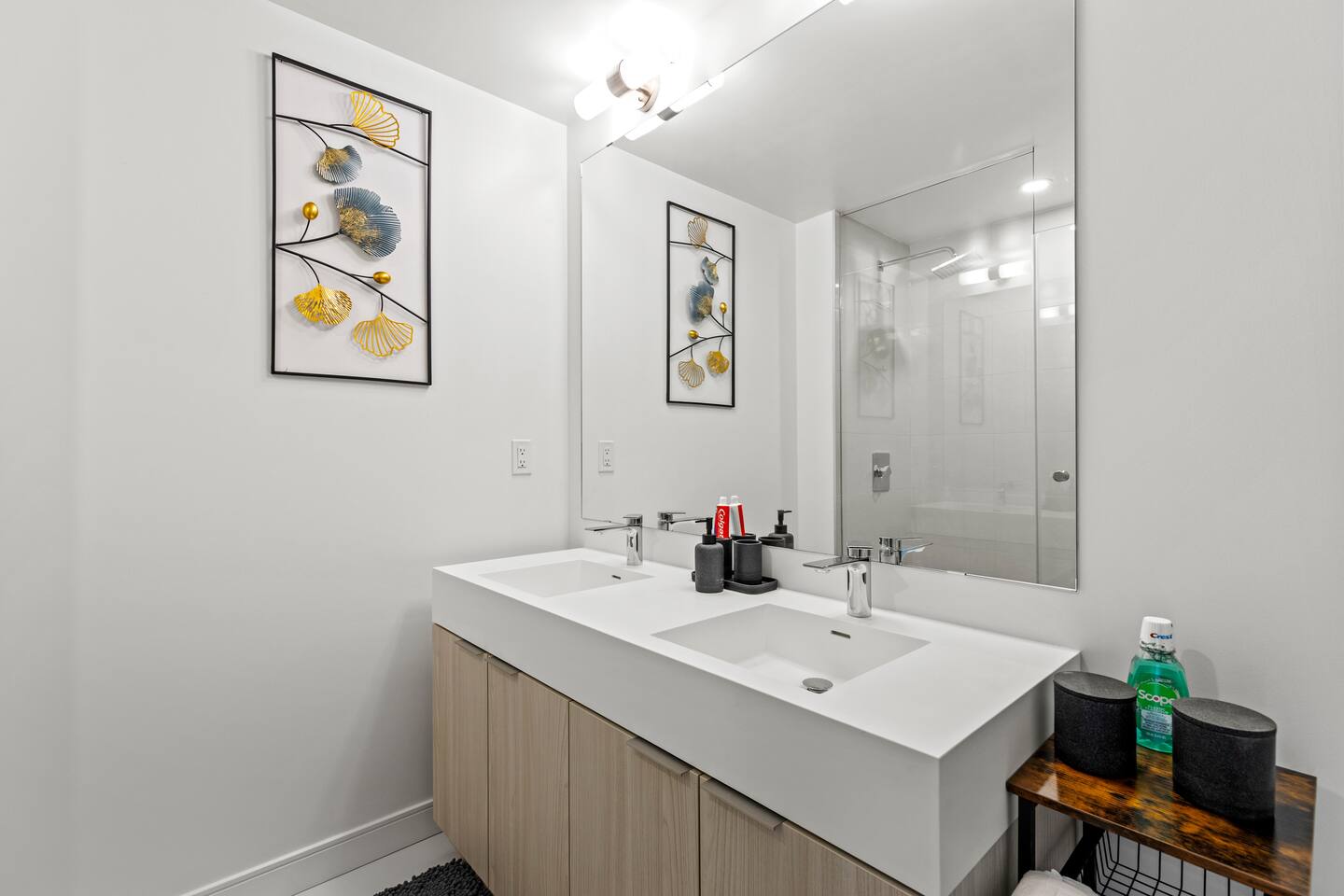 Modern 4BR/3BTH Townhouse w/parking in DT Toronto