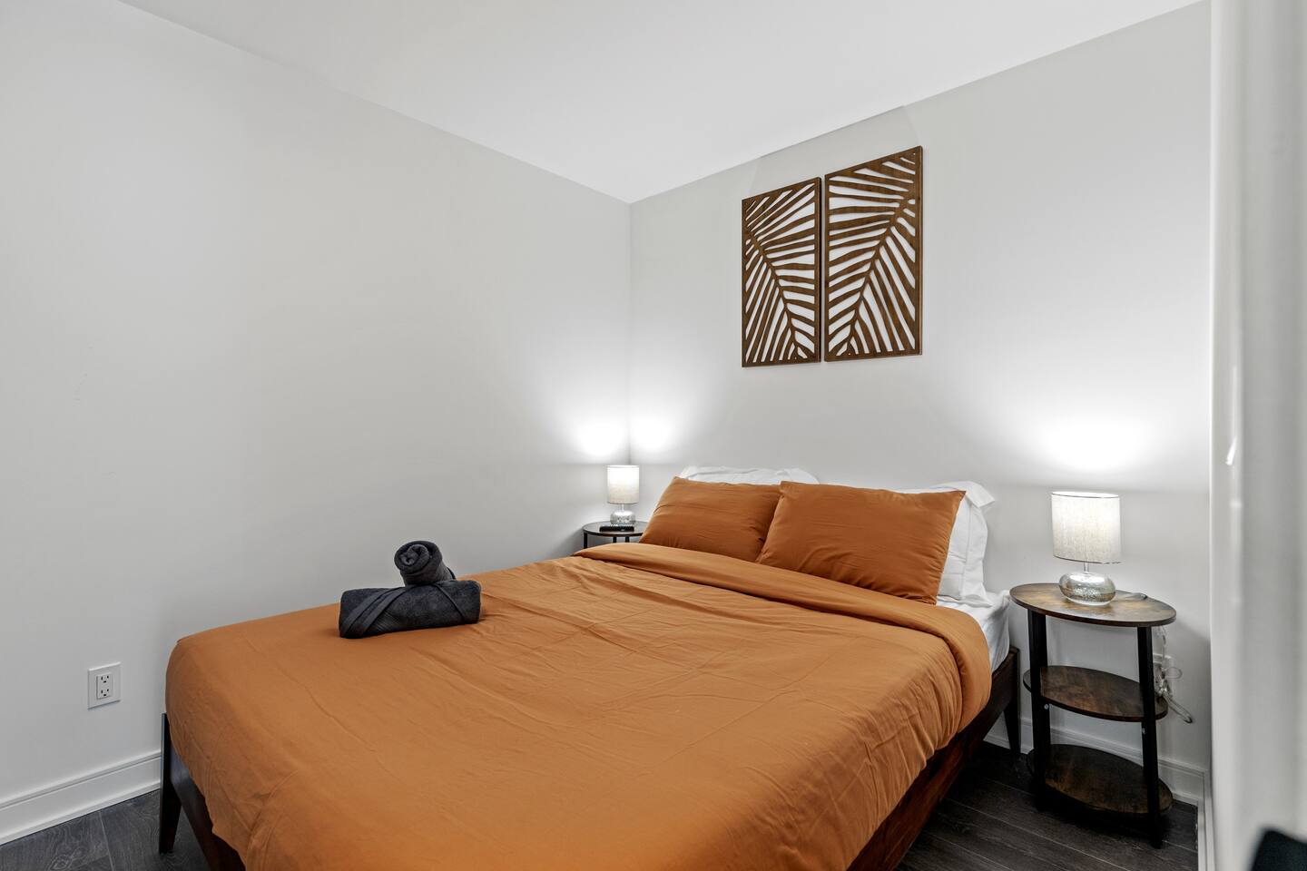 Modern 4BR/3BTH Townhouse w/parking in DT Toronto