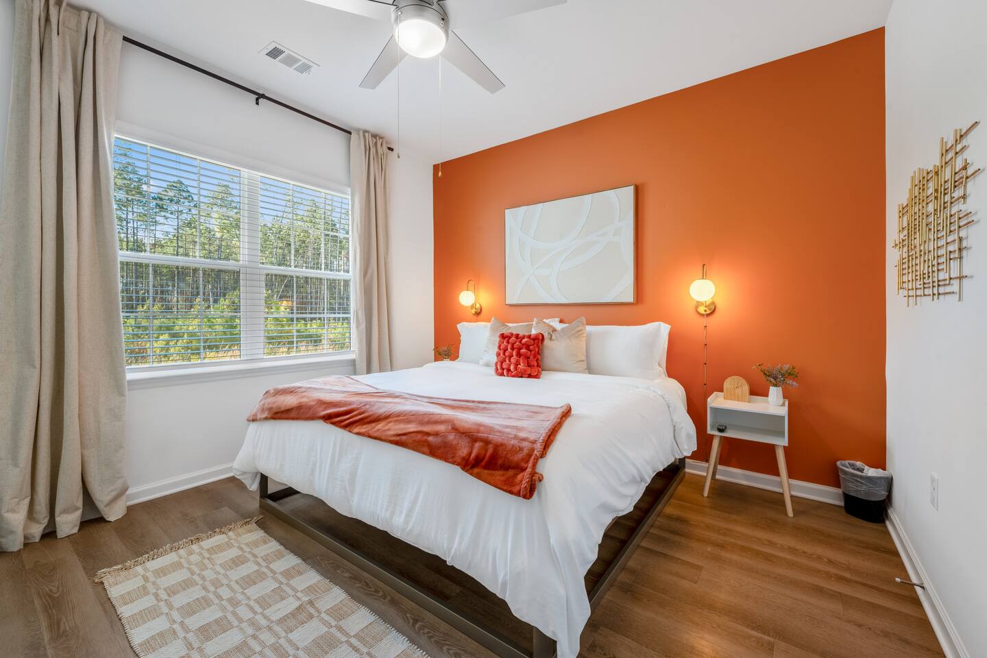 Resort Style 1st Floor: Pool, Gym, Bike, Grill