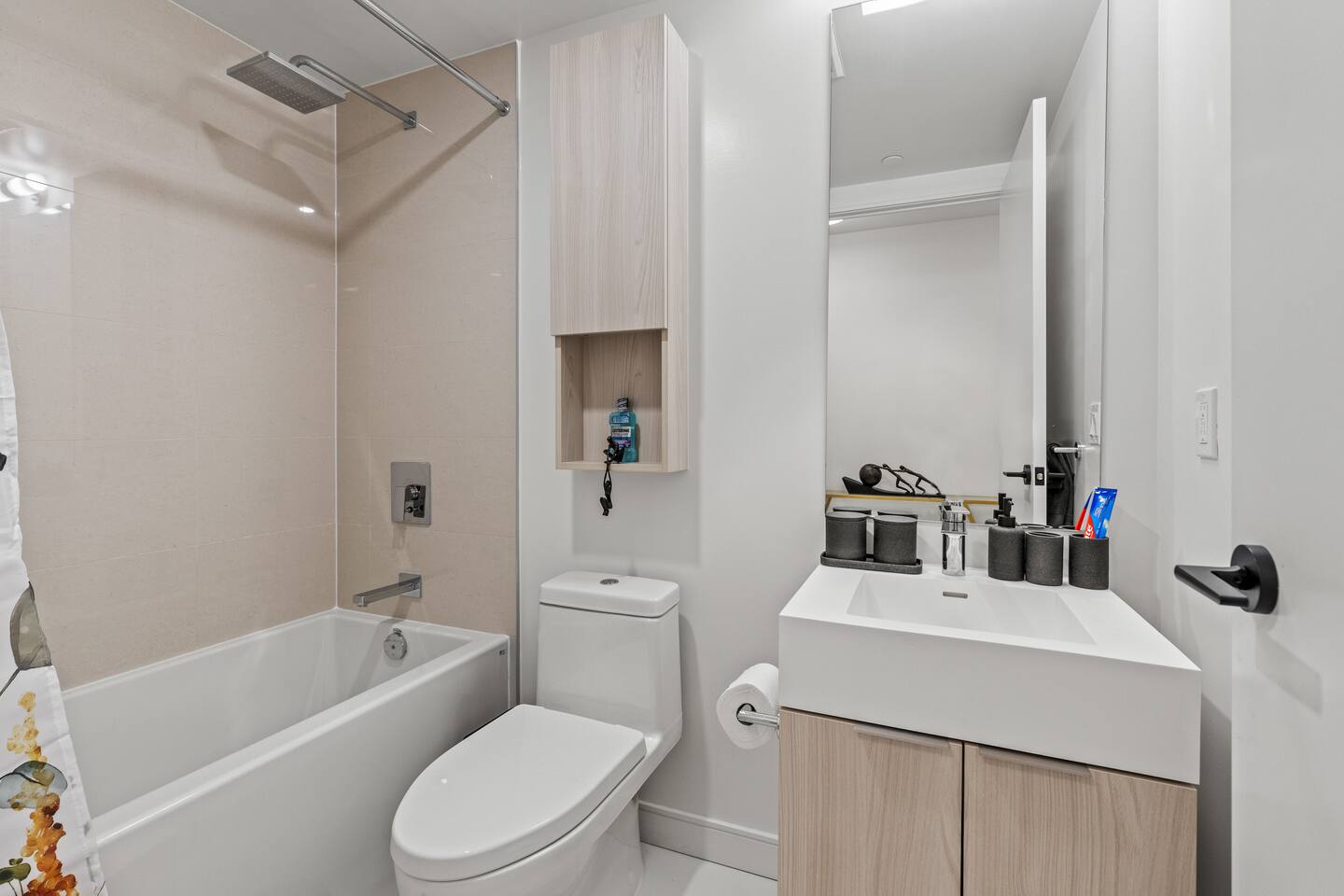 4-Bedroom Townhome in Canary District w/ Parking