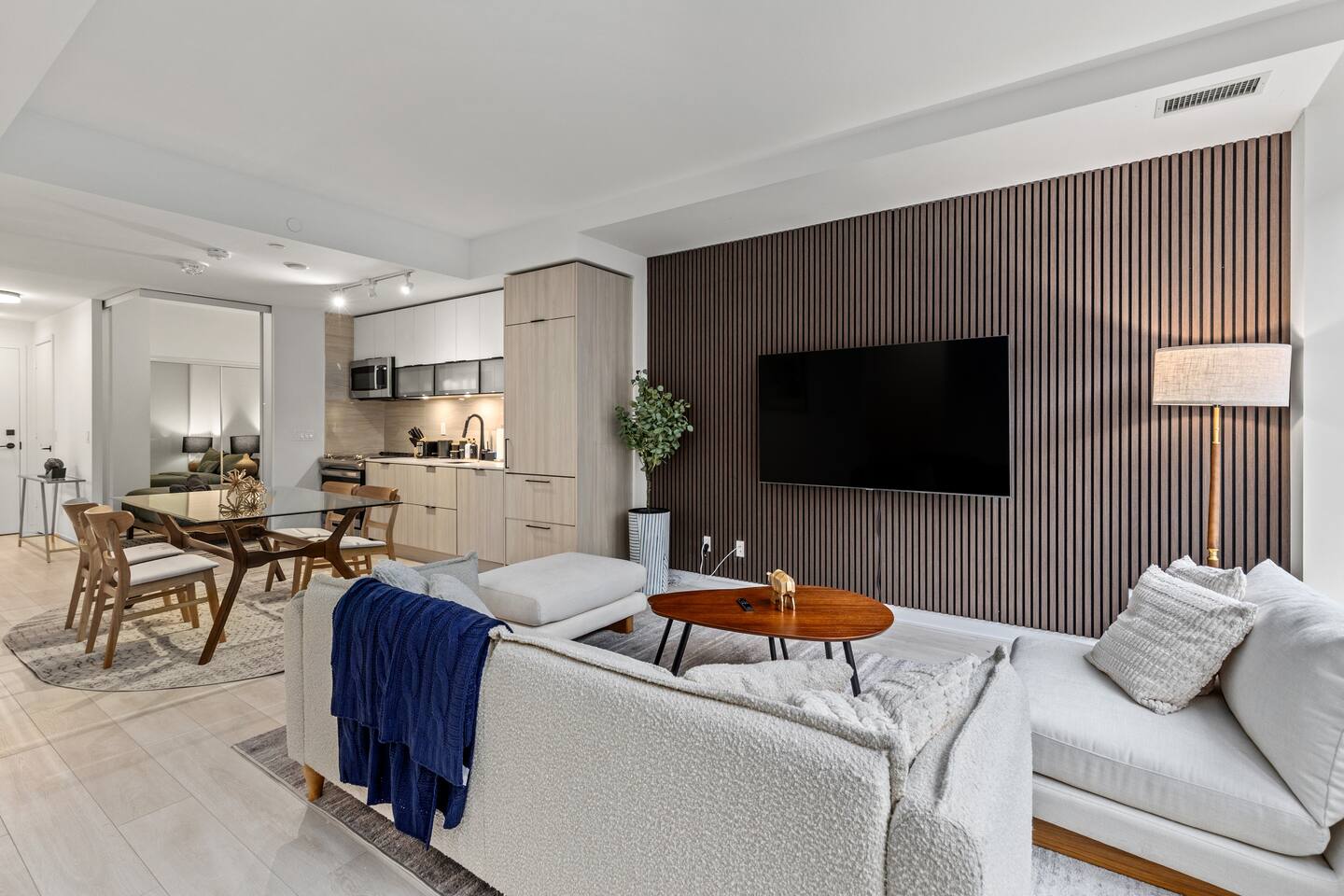 4-Bedroom Townhome in Canary District w/ Parking — Toronto — vacation rental