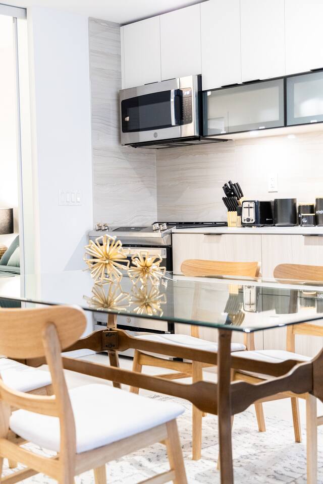 4-Bedroom Townhome in Canary District w/ Parking