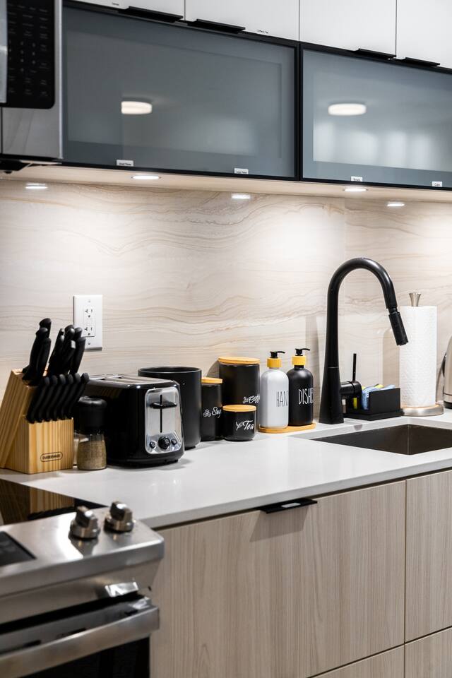 4-Bedroom Townhome in Canary District w/ Parking