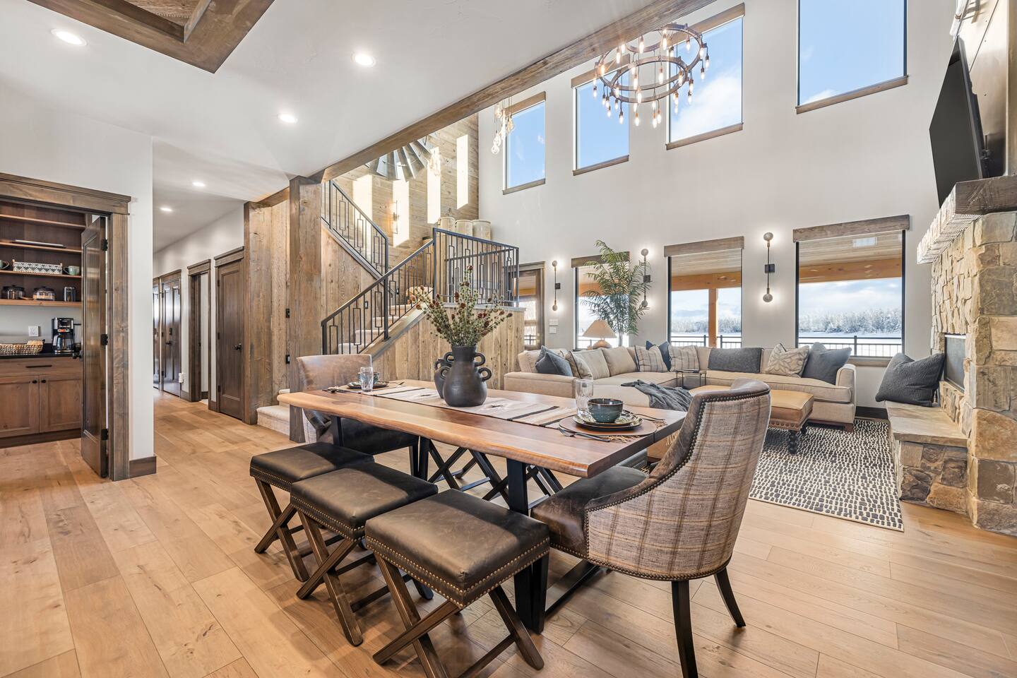 Luxurious Waterfront Home: this one has it ALL!
