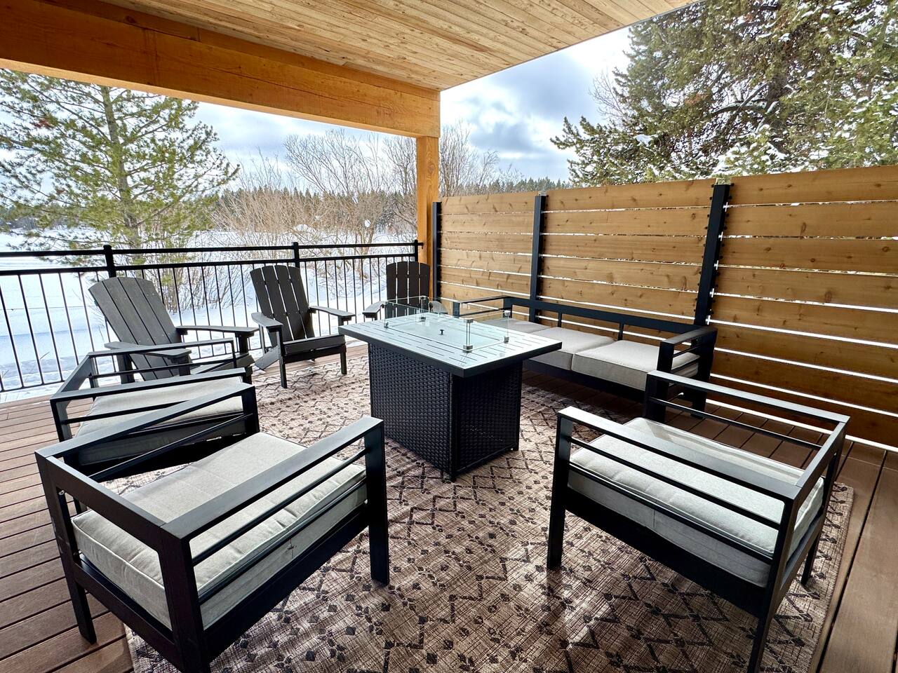 Luxurious Waterfront Home: this one has it ALL!