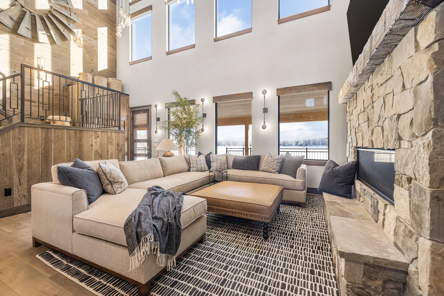 Luxurious Waterfront Home: this one has it ALL!