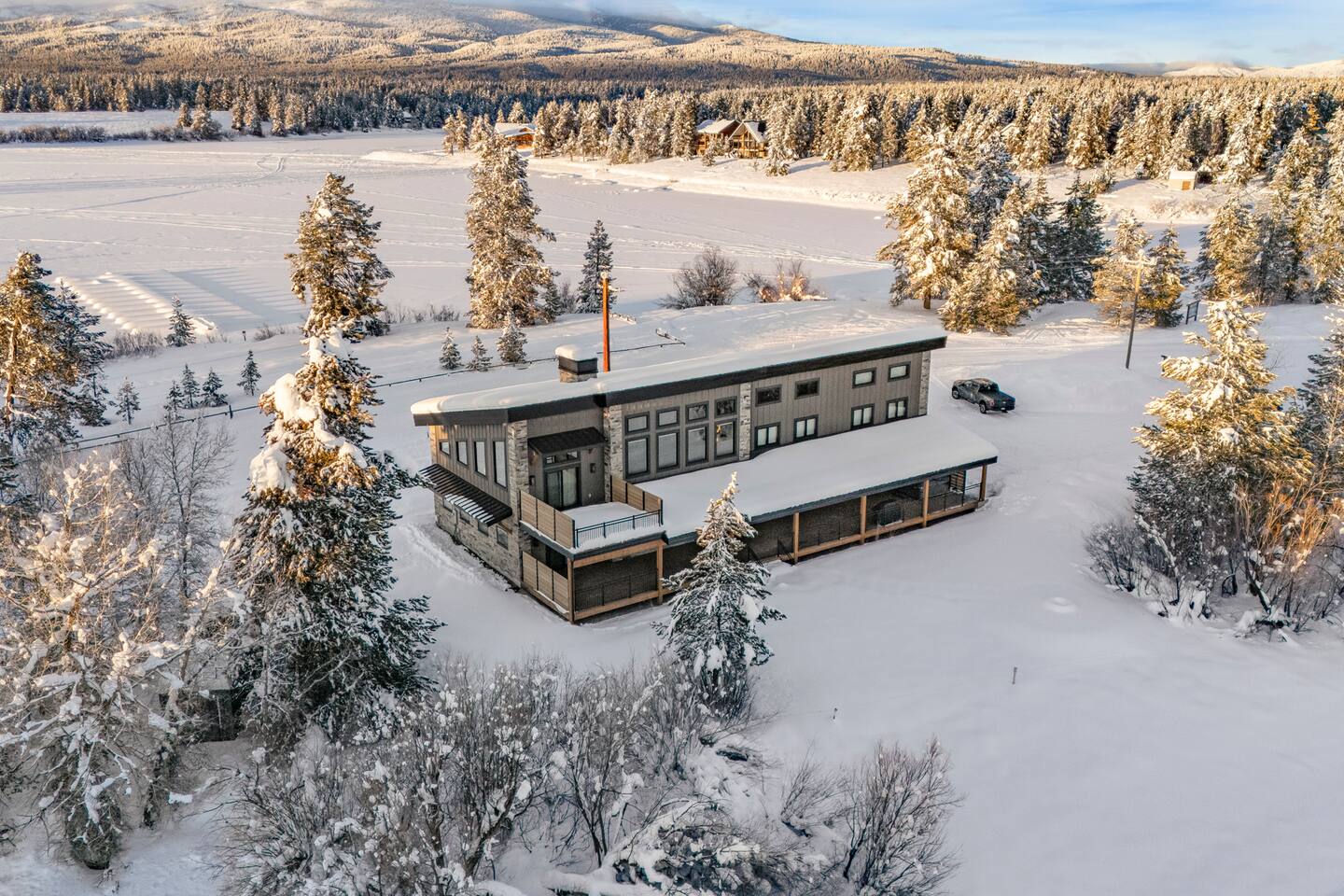 Luxurious Waterfront Home: this one has it ALL!