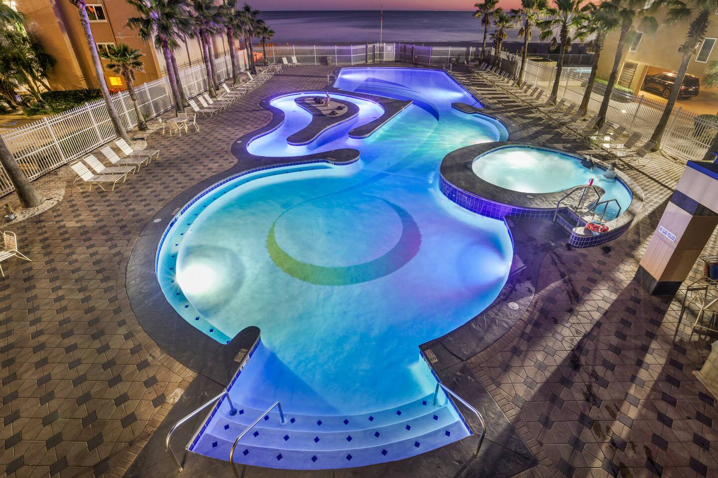 New! 19th Floor - Best Views in GS! Hot Tubs/Pools