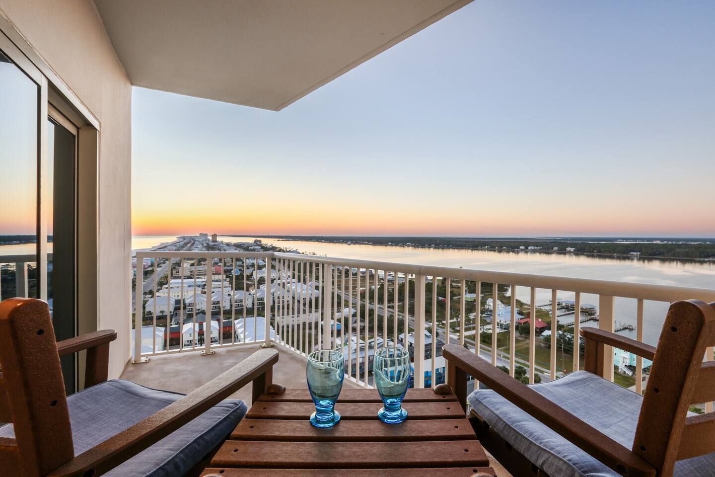 New! 19th Floor - Best Views in GS! Hot Tubs/Pools