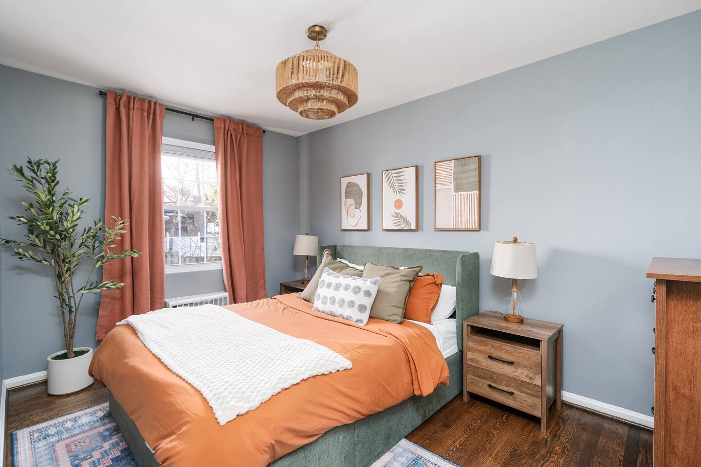 Del Rey Luxe King bed | Family friendly, 10 min/DC