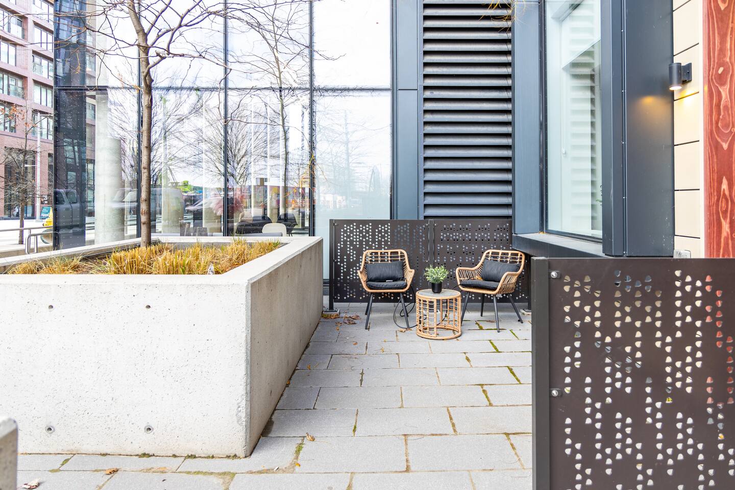 Stylish Townhouse Near Distillery | Patio-Parking