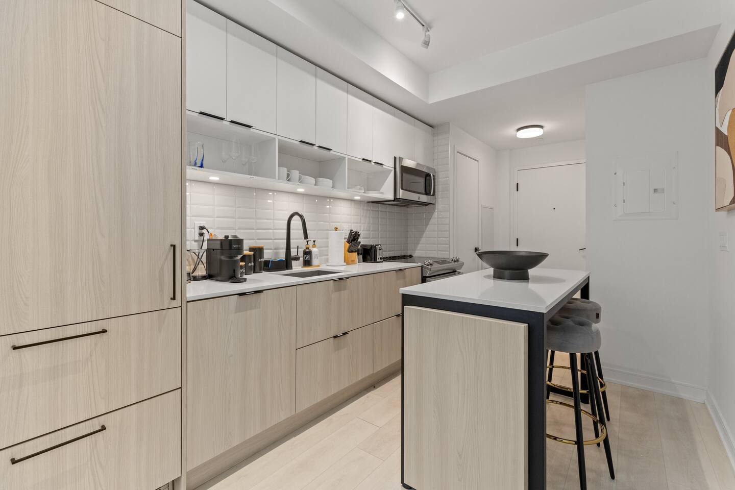 Stylish Townhouse Near Distillery | Patio-Parking