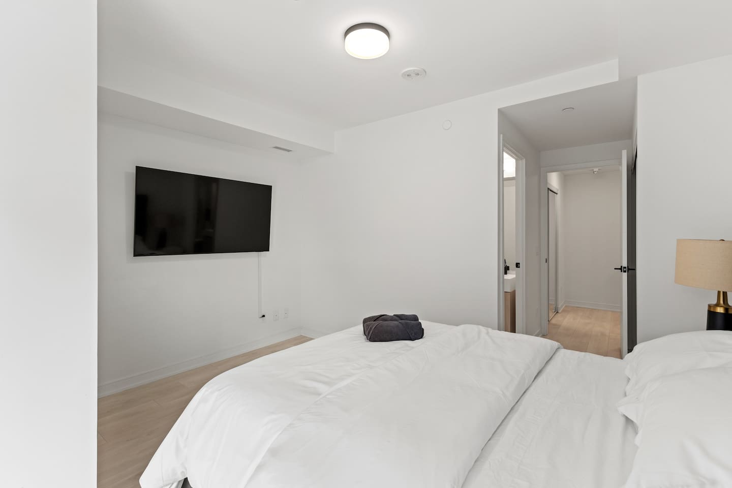 Stylish Townhouse Near Distillery | Patio-Parking